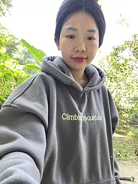 Miumieu online show from November 29, 2025, 2:03 am