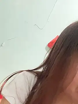 qinejr37 online show from October 25, 2025, 12:29 am