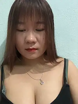 qinejr37 online show from November 7, 2025, 12:54 am