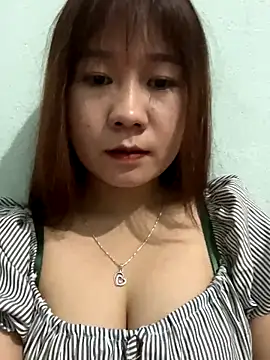 qinejr37 online show from November 24, 2025, 2:00 am