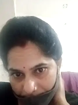 Snapshot of JULEE-740 chatting on September 21, 2025, 6:31 pm JULEE-740 online show from September 21, 2025, 6:31 pm