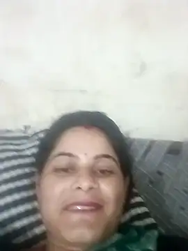 Snapshot of JULEE-740 chatting on October 3, 2025, 8:33 am JULEE-740 online show from October 3, 2025, 8:33 am
