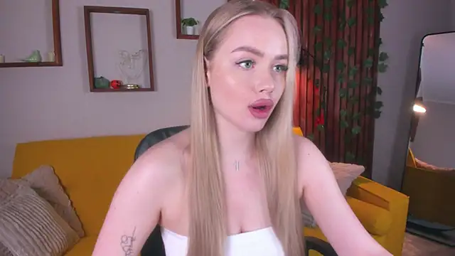 Snapshot of AvroraGoldie chatting on November 30, 2025, 10:41 am AvroraGoldie online show from November 30, 2025, 10:41 am