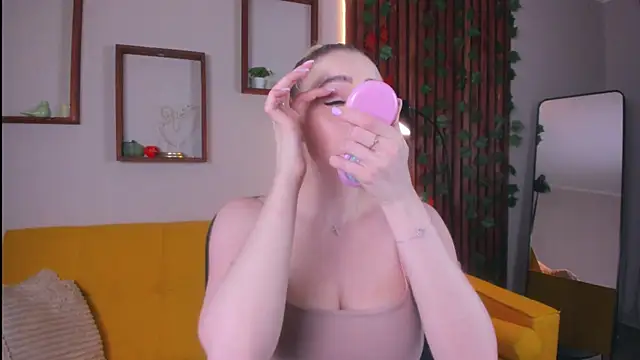 Snapshot of AvroraGoldie chatting on December 5, 2025, 3:37 am AvroraGoldie online show from December 5, 2025, 3:37 am