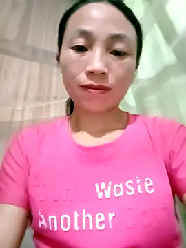 lucybaby00 online show from October 13, 2025, 2:17 pm