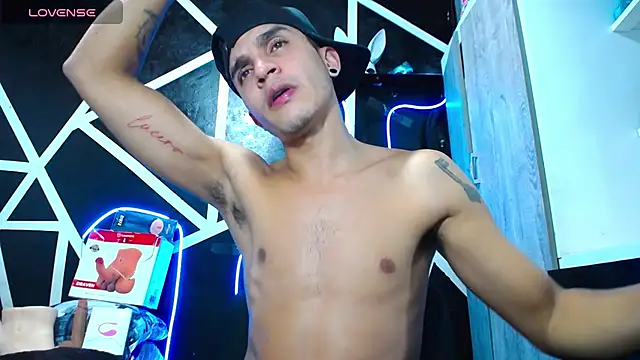 Angel latinboy online show from February 19, 2025, 12:46 am
