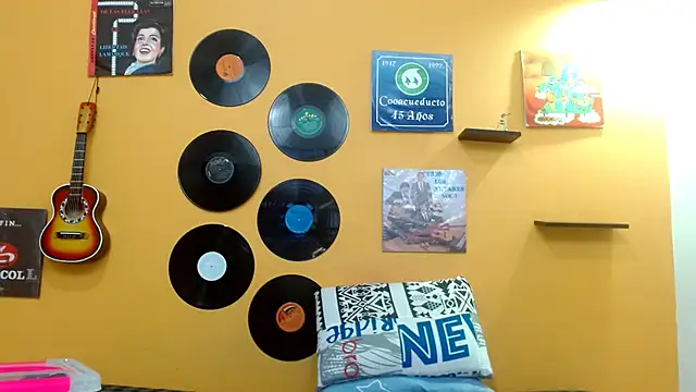 skinnyverus18 online show from September 21, 2025, 6:53 pm