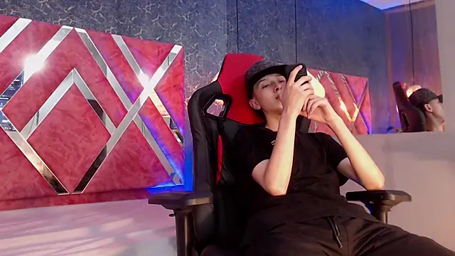 ArthurCox online show from September 8, 2025, 11:37 pm