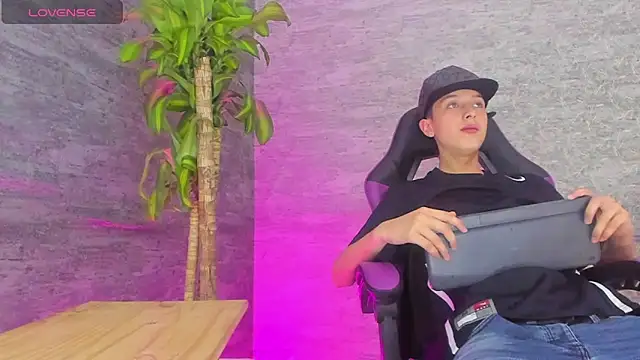 ArthurCox online show from September 23, 2025, 5:38 pm