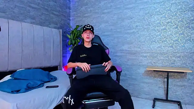 ArthurCox online show from November 5, 2025, 5:35 pm