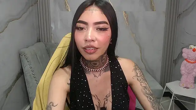 Ashley Blum v online show from November 17, 2025, 8:14 pm