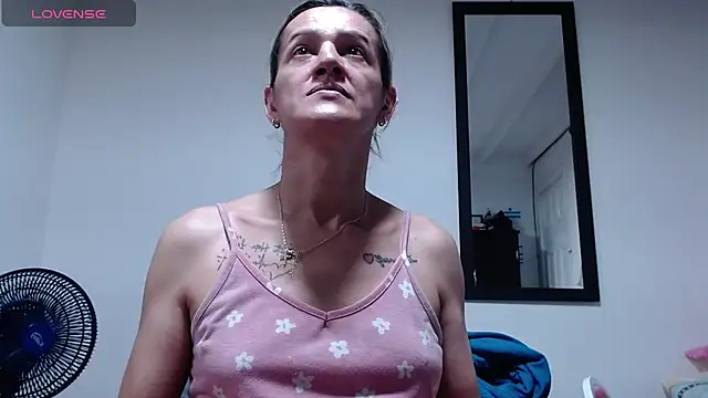 Snapshot of AllysonStonne chatting on October 22, 2025, 10:53 pm AllysonStonne online show from October 22, 2025, 10:53 pm