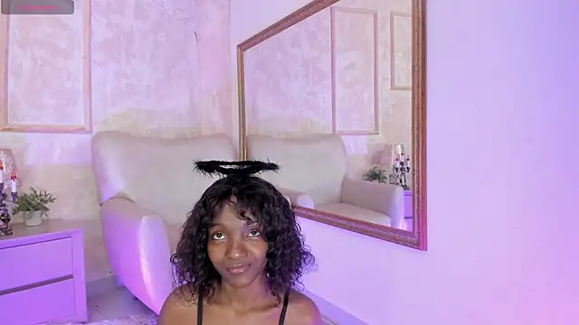 Snapshot of Keirahartz chatting on October 24, 2025, 3:47 am Keirahartz online show from October 24, 2025, 3:47 am