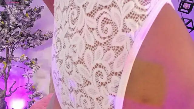 Snapshot of Keirahartz chatting on December 3, 2025, 11:52 am Keirahartz online show from December 3, 2025, 11:52 am