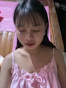 Snapshot of LunaBerry18 chatting on October 15, 2025, 2:06 pm LunaBerry18 online show from October 15, 2025, 2:06 pm