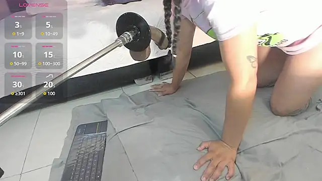 Snapshot of Micki__ chatting on October 1, 2025, 12:00 pm Micki online show from October 1, 2025, 12:00 pm