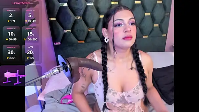 Snapshot of Micki__ chatting on October 27, 2025, 11:47 am Micki online show from October 27, 2025, 11:47 am