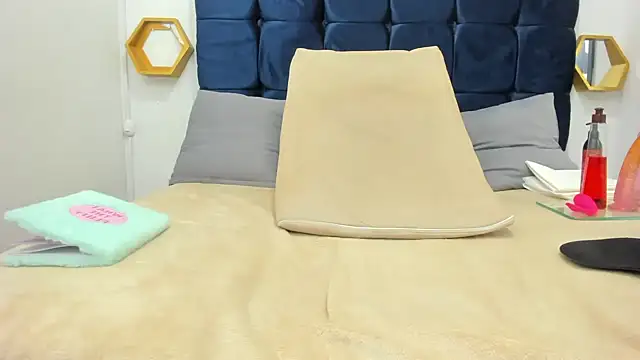 Snapshot of candy_big_tits18 chatting on September 25, 2025, 12:14 am candy big tits18 online show from September 25, 2025, 12:14 am