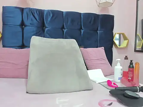 Snapshot of candy_big_tits18 chatting on October 30, 2025, 12:34 am candy big tits18 online show from October 30, 2025, 12:34 am