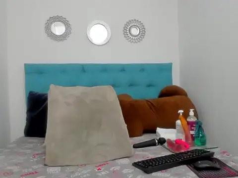 Snapshot of candy_big_tits18 chatting on November 19, 2025, 11:38 pm candy big tits18 online show from November 19, 2025, 11:38 pm