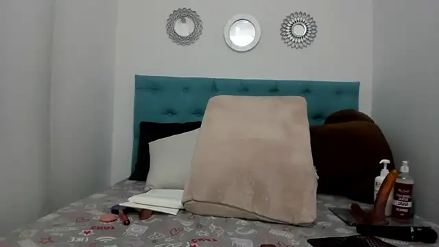 Snapshot of candy_big_tits18 chatting on November 21, 2025, 12:32 am candy big tits18 online show from November 21, 2025, 12:32 am