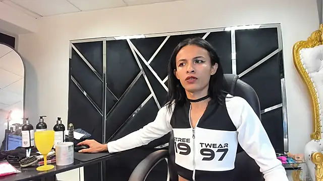 Aisha hotts777 online show from November 10, 2025, 9:52 am