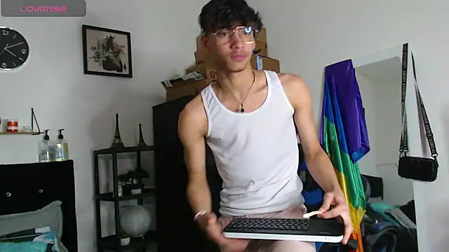 Snapshot of Gael_Jones chatting on September 21, 2025, 1:46 pm Gael Jones online show from September 21, 2025, 1:46 pm