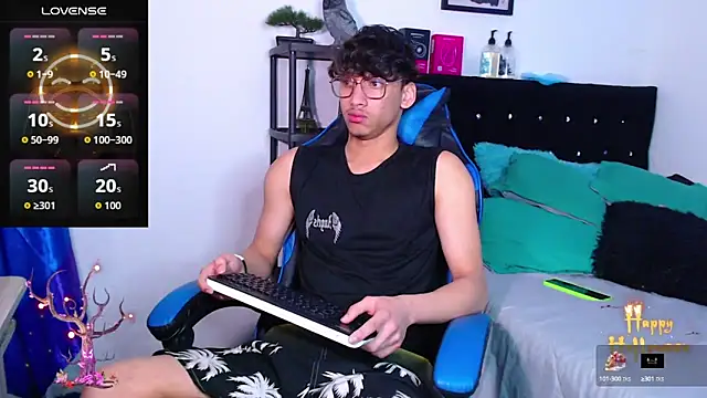 Snapshot of Gael_Jones chatting on October 14, 2025, 8:15 am Gael Jones online show from October 14, 2025, 8:15 am