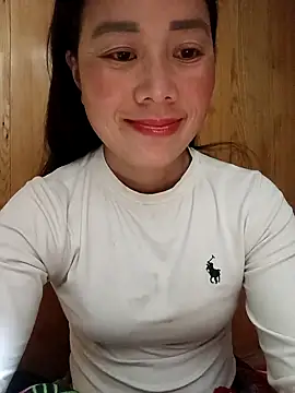 Snapshot of LyyChac chatting on December 13, 2025, 10:04 pm LyyChac online show from December 13, 2025, 10:04 pm