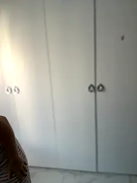 TenderLaGlamor online show from October 7, 2025, 12:35 pm