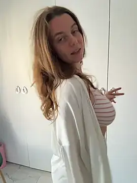 TenderLaGlamor online show from November 18, 2025, 12:20 pm