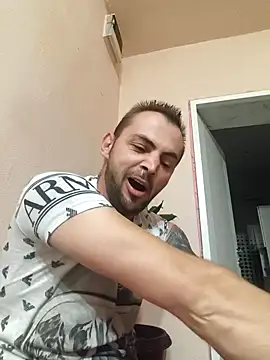 papichulo0099 online show from November 9, 2025, 3:16 am