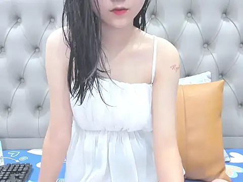 Snapshot of _ly__ chatting on October 6, 2025, 4:15 pm ly online show from October 6, 2025, 4:15 pm