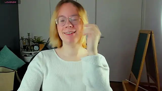 Amanda Butlerr online show from November 23, 2025, 10:04 am