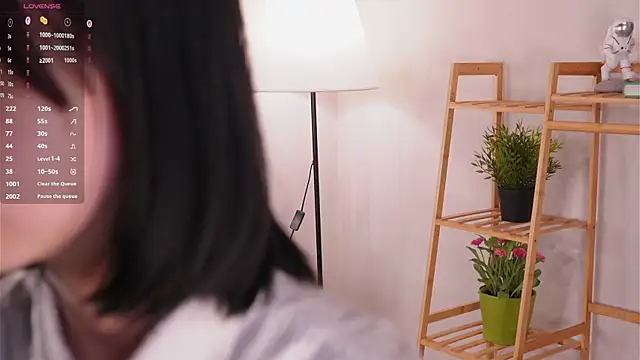 Snapshot of SuzanneHowse chatting on November 17, 2025, 6:08 am SuzanneHowse online show from November 17, 2025, 6:08 am