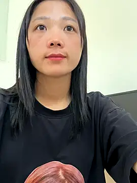 Snapshot of thaoyeuuu chatting on October 13, 2025, 5:40 am thaoyeuuu online show from October 13, 2025, 5:40 am