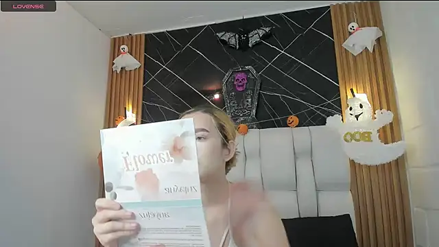 Snapshot of kristal_joi_dl chatting on October 27, 2025, 12:42 pm kristal joi dl online show from October 27, 2025, 12:42 pm