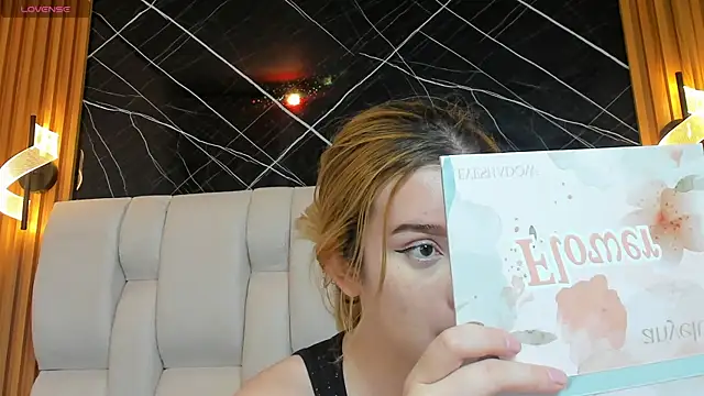 Snapshot of kristal_joi_dl chatting on November 5, 2025, 1:11 pm kristal joi dl online show from November 5, 2025, 1:11 pm