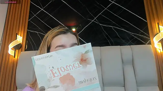 Snapshot of kristal_joi_dl chatting on November 6, 2025, 12:39 pm kristal joi dl online show from November 6, 2025, 12:39 pm