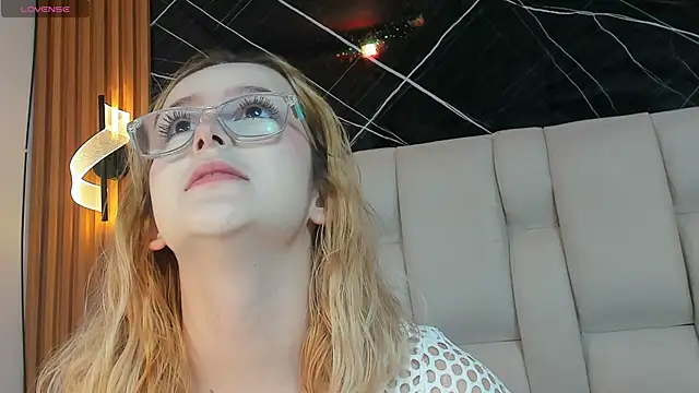 Snapshot of kristal_joi_dl chatting on November 8, 2025, 12:16 pm kristal joi dl online show from November 8, 2025, 12:16 pm