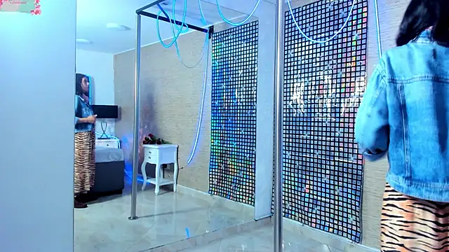 Snapshot of MiaAmore_ chatting on November 2, 2025, 2:19 pm MiaAmore  online show from November 2, 2025, 2:19 pm