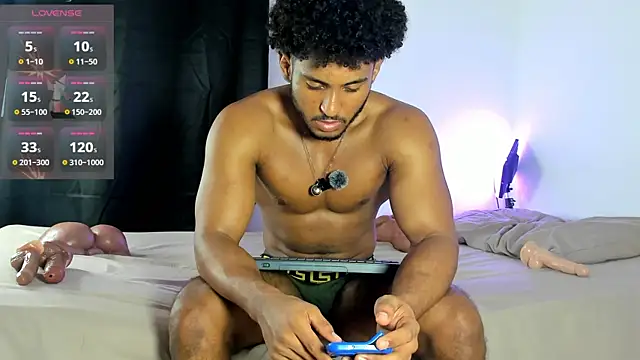 Snapshot of zarek_lux chatting on October 30, 2025, 12:28 pm zarek lux online show from October 30, 2025, 12:28 pm