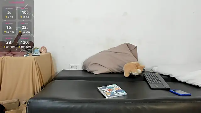 Snapshot of zarek_lux chatting on November 26, 2025, 3:02 pm zarek lux online show from November 26, 2025, 3:02 pm