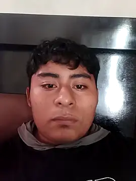 AlbertoPucMoo online show from November 21, 2025, 5:33 pm