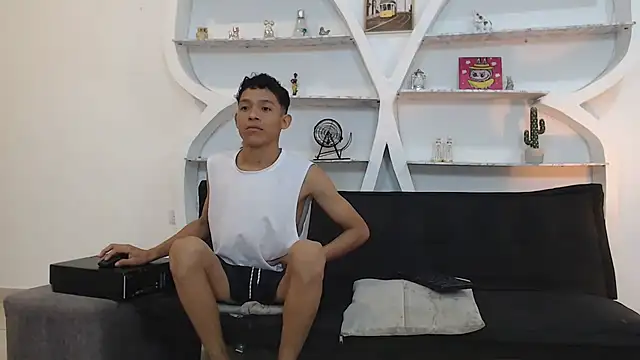 BEAUTY BOYS1 online show from November 26, 2025, 7:31 am