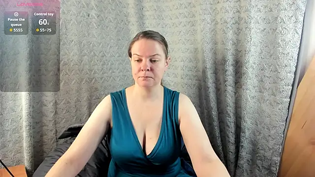 MiaLores online show from November 12, 2025, 8:59 am