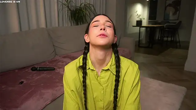 EviaRabasca online show from November 20, 2025, 11:32 am