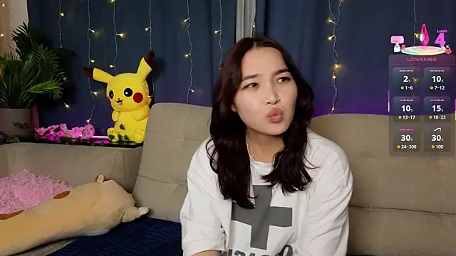 ColettaMejias online show from November 12, 2025, 8:41 pm