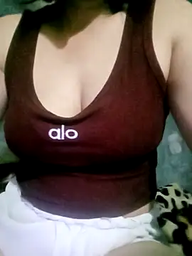 Surrilove online show from October 28, 2025, 3:47 pm