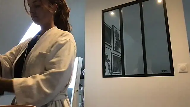 AmyStone   online show from September 25, 2025, 7:23 am